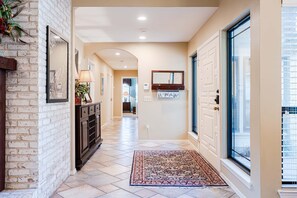 المنشأة من الداخل