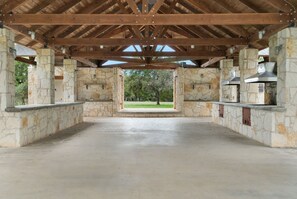 Terrace/patio - Pet Friendly Cabin W/ Communal Pool & Rec. Courts (Spicewood)