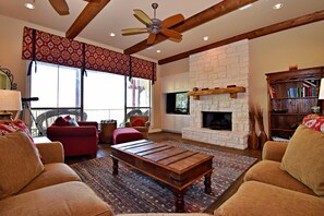 TV, fireplace, DVD player, offices - Pet Friendly Cabin W/ Communal Pool & Rec. Courts (Spicewood)