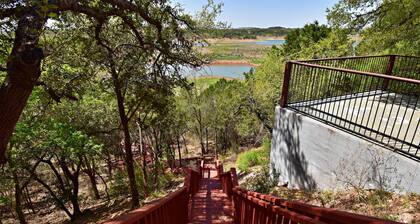 Pet Friendly Cabin W/ Communal Pool & Rec. Courts