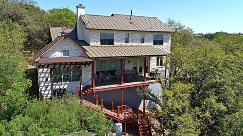 Pet Friendly Cabin W/ Communal Pool & Rec. Courts