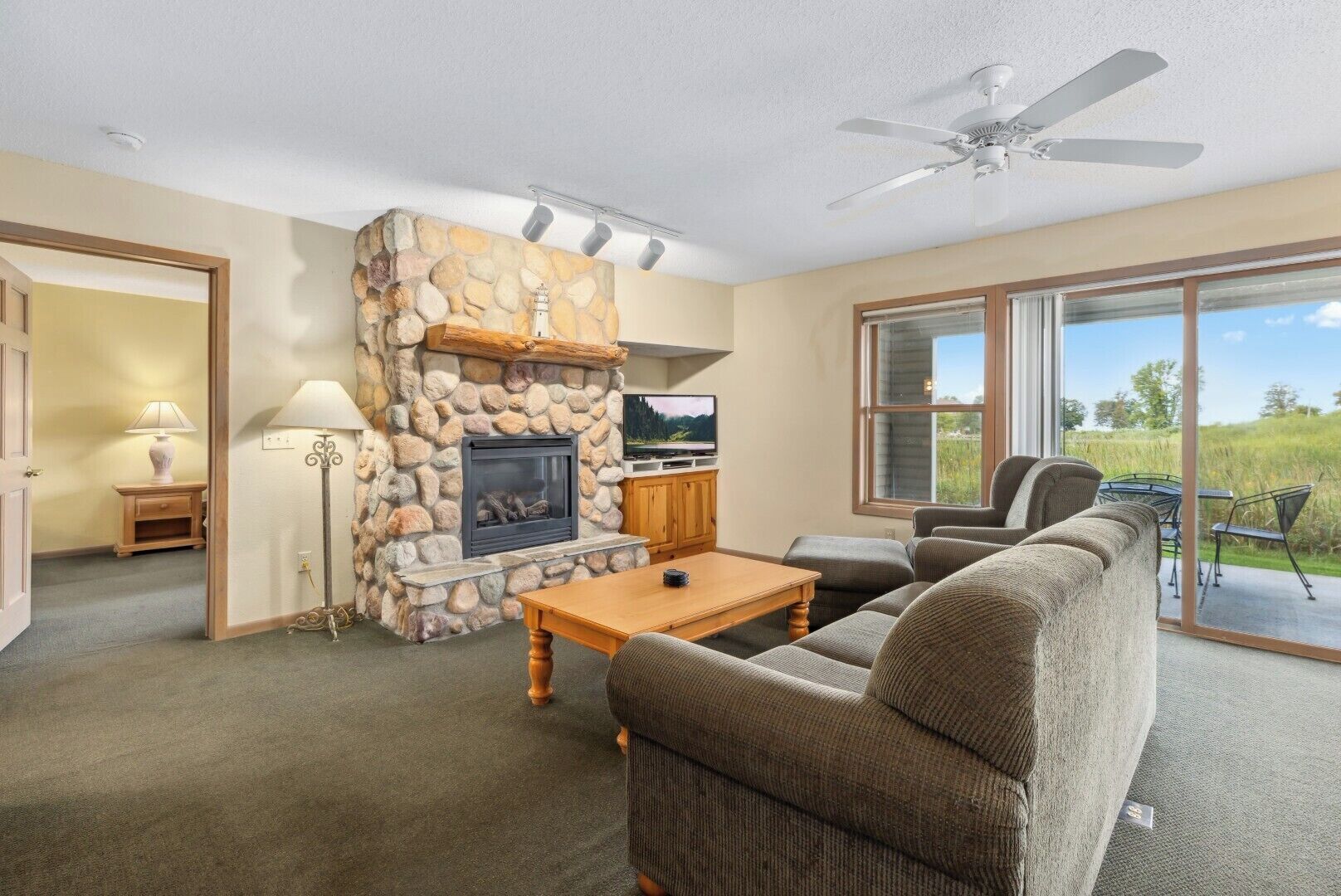 Cabin, 1 Bedroom | Living area