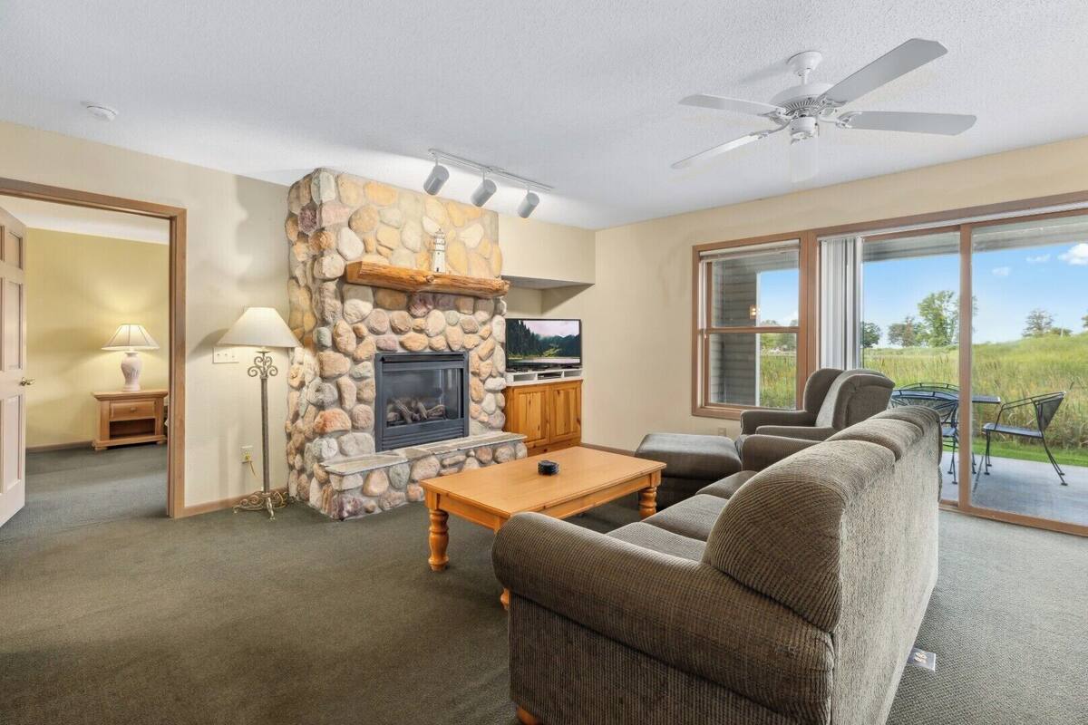 Cabin, 1 Bedroom | Living area