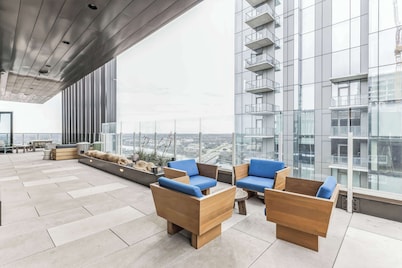 High Rise Luxury Condo with Lake & City Views