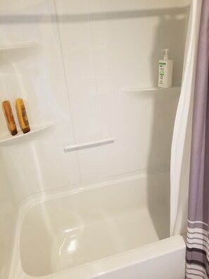 Hårtørrer, håndklæder, Sæbe, Toiletpapir