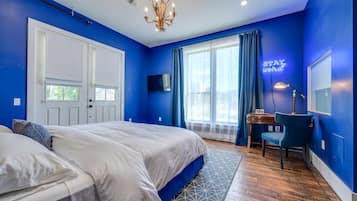 1 bedroom, desk, iron/ironing board, WiFi