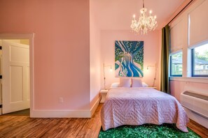 1 habitación, tabla de planchar con plancha, wifi y ropa de cama 