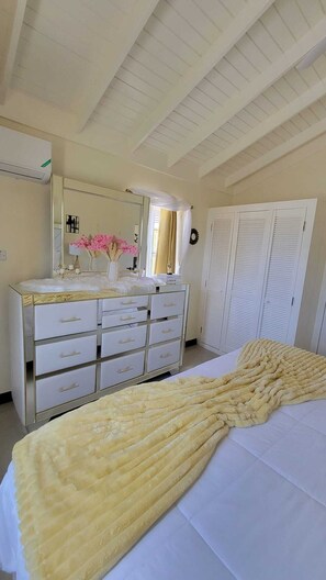 2 bedrooms, iron/ironing board, free WiFi, bed sheets - Barefoot Bliss Short Term Rental with Pool Old Harbour,Colbeck Manor Gated . (Old Harbour)