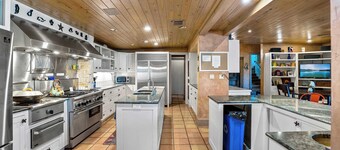 7br Home w/ Pool - Perfect for Family Reunions
