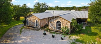 2BR Texas Countryside Home!