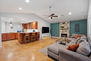 TV, fireplace, offices - 2BR Texas Countryside Home! (Marble Falls)