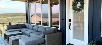 Sleeps 25+, Game Room, Ideal Beach Pass, Private Hot tub