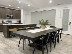 Dining - Sleeps 20+, Fire Pit, Game Room, Ideal Beach Pass, Private Hot tub (Garden City)