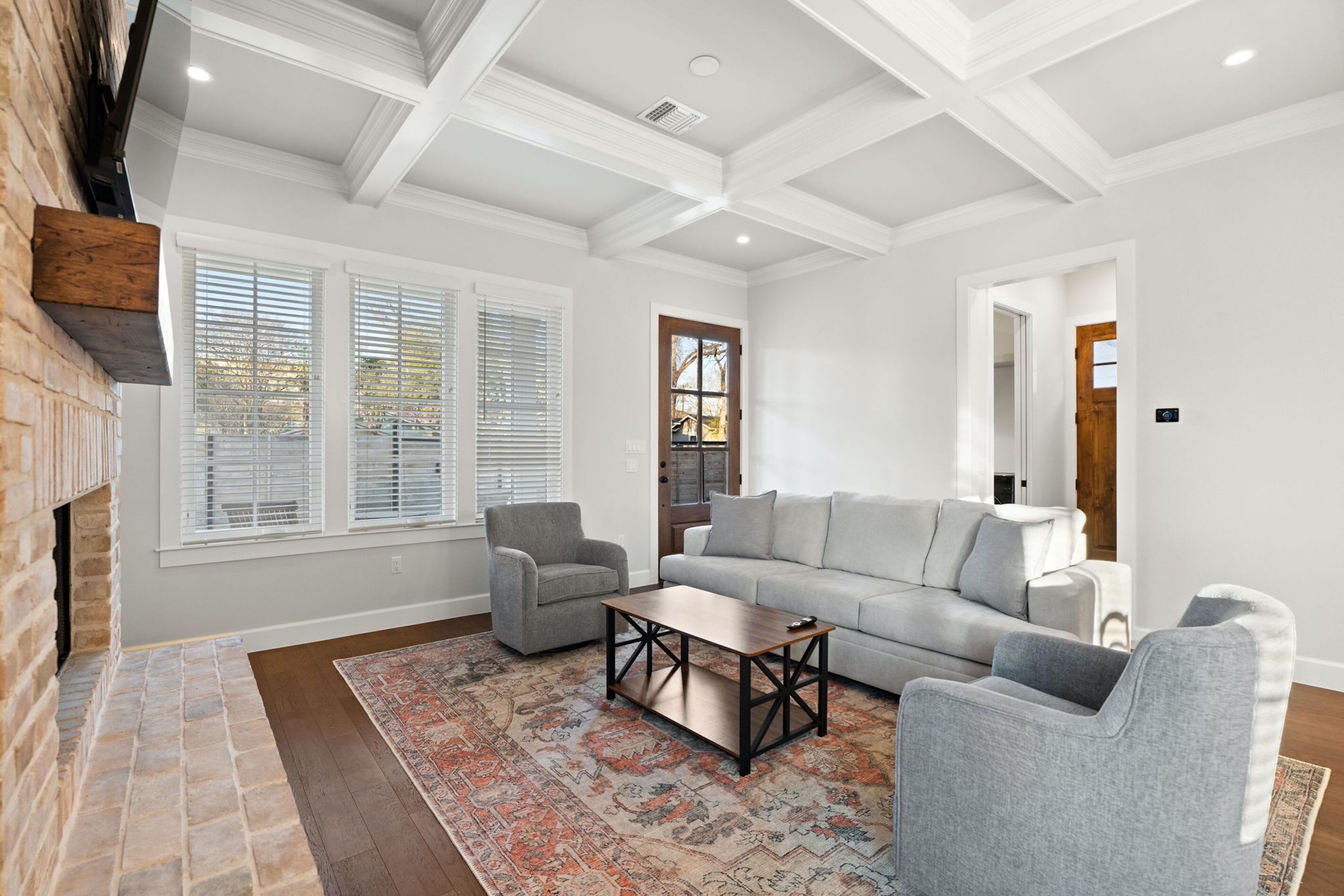 Televisión y oficina 