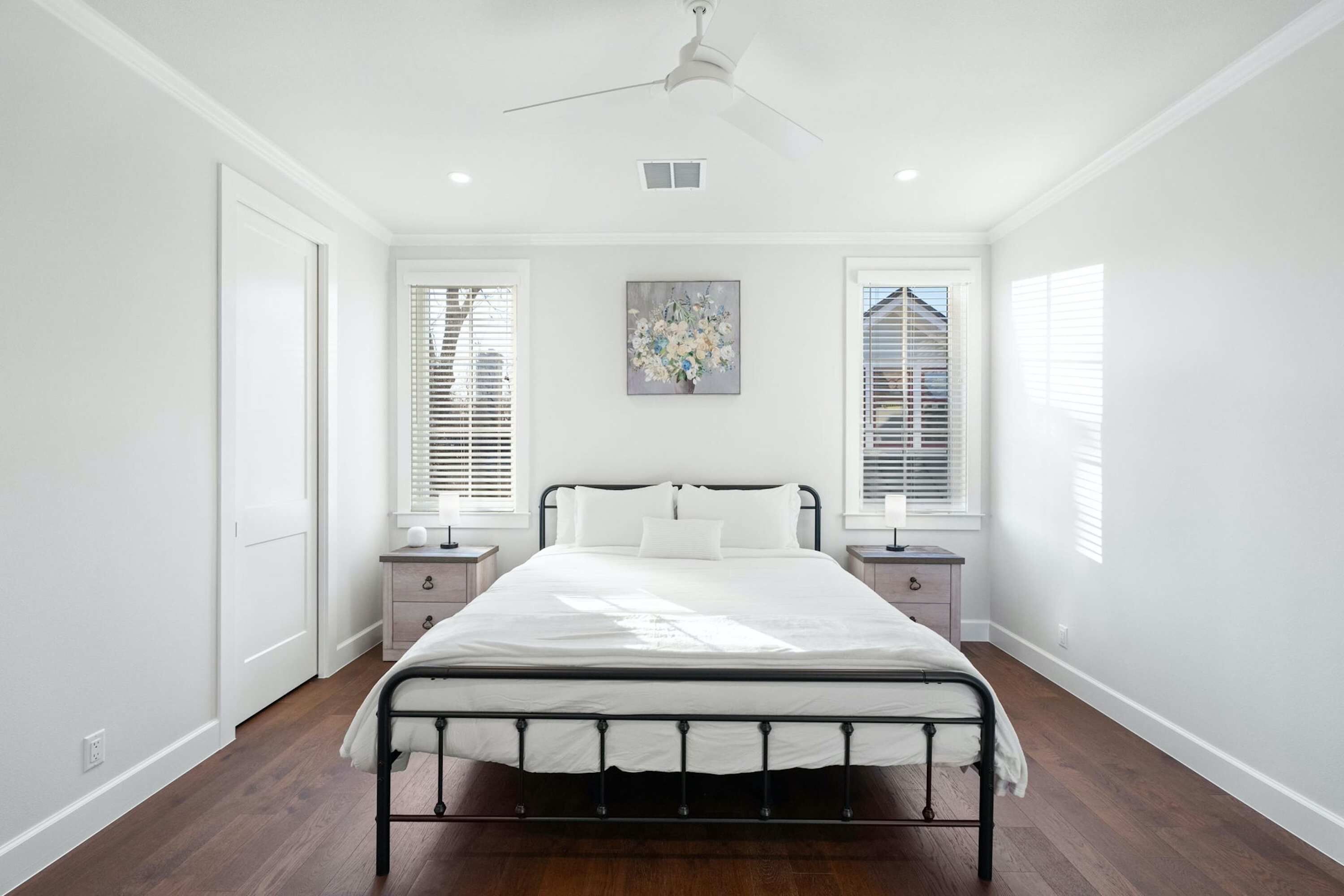 45 slaapkamers, een strijkplank/strijkijzer, wifi, beddengoed