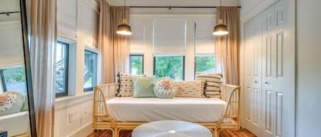 7 bedrooms, desk, iron/ironing board, WiFi