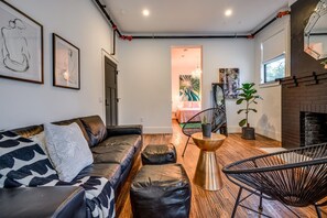 TV, fireplace, offices - 7 Private Suites,  Sleeps 25, Close to UT Stadium! (Austin)