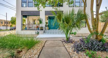 7 Private Suites, Sleeps 25, Close to UT Stadium!