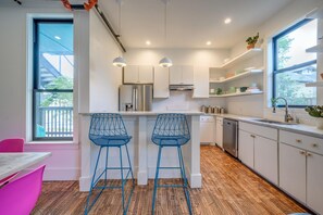 Fridge, microwave, oven, stovetop - Private Suite in Historic Austin B&B: Sleeps 2! (Austin)