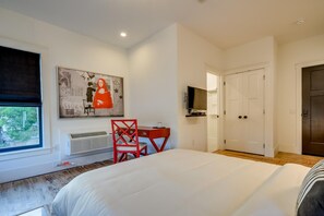 1 bedroom, iron/ironing board, WiFi, bed sheets - Private Suite in Historic Austin B&B: Sleeps 2! (Austin)