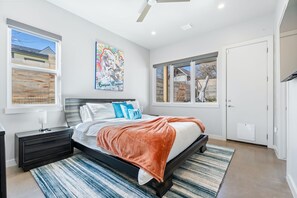 3 bedrooms, desk, iron/ironing board, travel cot