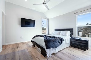 3 slaapkamers, een strijkplank/strijkijzer, reisbedje, wifi
