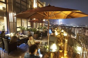 تناول الطعام بالخارج