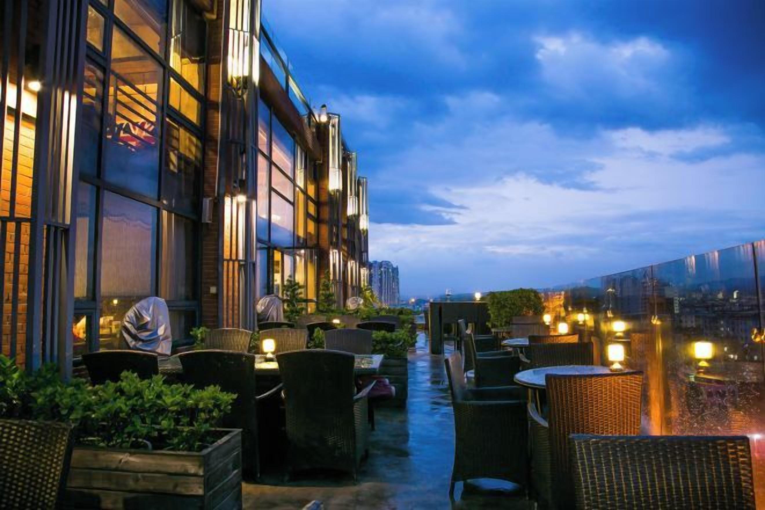 Tempat makan outdoor