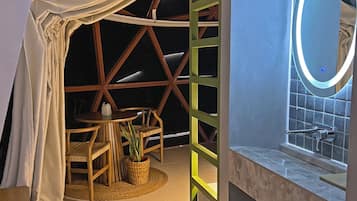 Laptop workspace, free WiFi, bed sheets