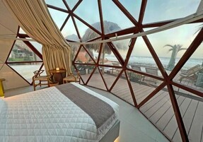 Espacio para trabajar con laptop, wifi gratis y ropa de cama 