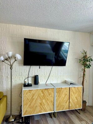 Deluxe Studio, Ocean View | Iron/ironing board, free WiFi - Beach Tropical Oasis  (Daytona Beach)