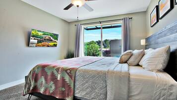 Family House, Mountain View | 4 bedrooms, iron/ironing board, free WiFi