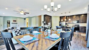 家庭獨棟房屋, 山景 | 房內用餐區