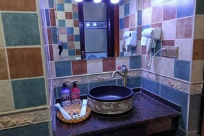Bathroom - Puzhehei Ancient Courtyard (Qiubei)