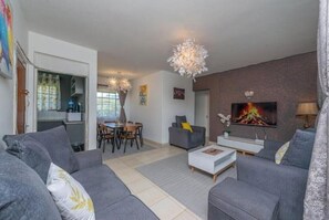 Living area - Parklands Nairobi apartment (Nairobi)