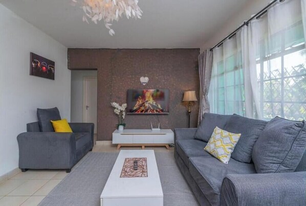 Living area - Parklands Nairobi apartment (Nairobi)