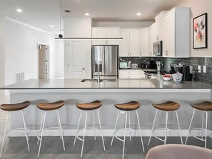 Kühlschrank, Mikrowelle, Ofen, Geschirrspüler