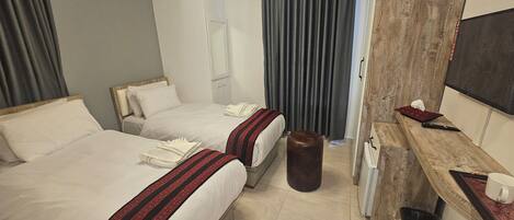 Classic Twin Room | In-room safe, soundproofing, free WiFi