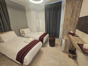 Classic Twin Room | In-room safe, soundproofing, free WiFi - Dar Al-Ezz Hotel - Bethlehem (Bethlehem)