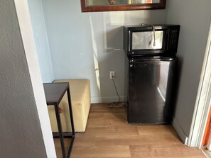 Room, 1 Queen Bed, Non Smoking | In-room safe, iron/ironing board, free WiFi, bed sheets - Stevens Motel by Capital O Ocala US 27 (Ocala)