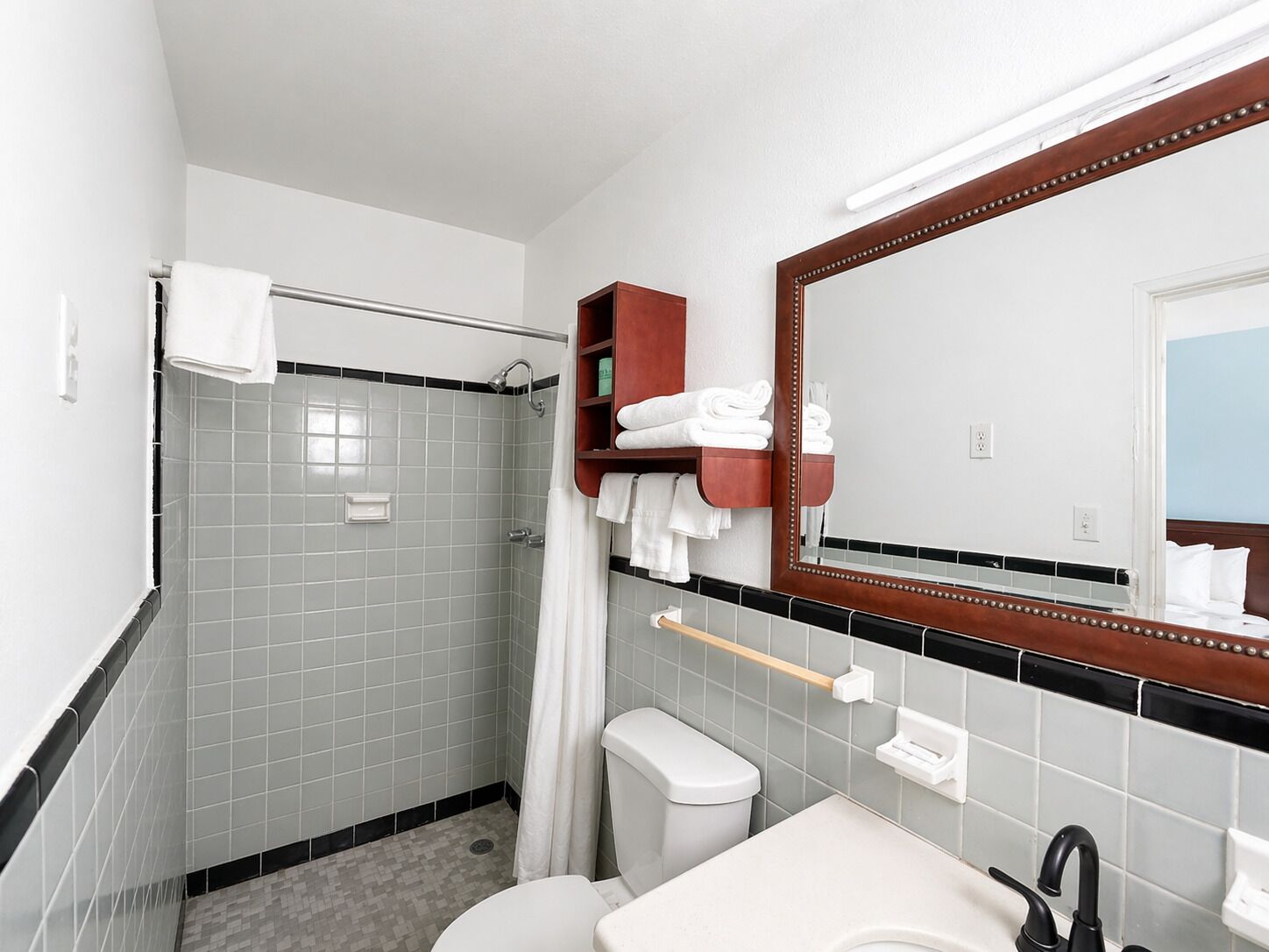 Room, 2 Katil Ratu (Queen), Non Smoking | Bilik Mandi | Kelengkapan dandanan diri percuma, tuala disediakan 