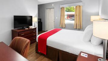 Room, 1 Queen Bed, Non Smoking | In-room safe, iron/ironing board, free WiFi, bed sheets