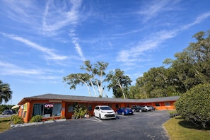 Property entrance - Stevens Motel by Capital O Ocala US 27 (Ocala)