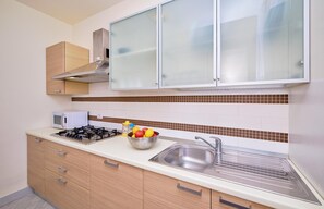 Fridge, microwave, oven, stovetop