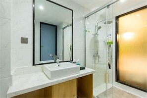Bathroom - Guoling No.19 Hotel (Zhengzhou Erqi Square Railway Station) (Zhengzhou)