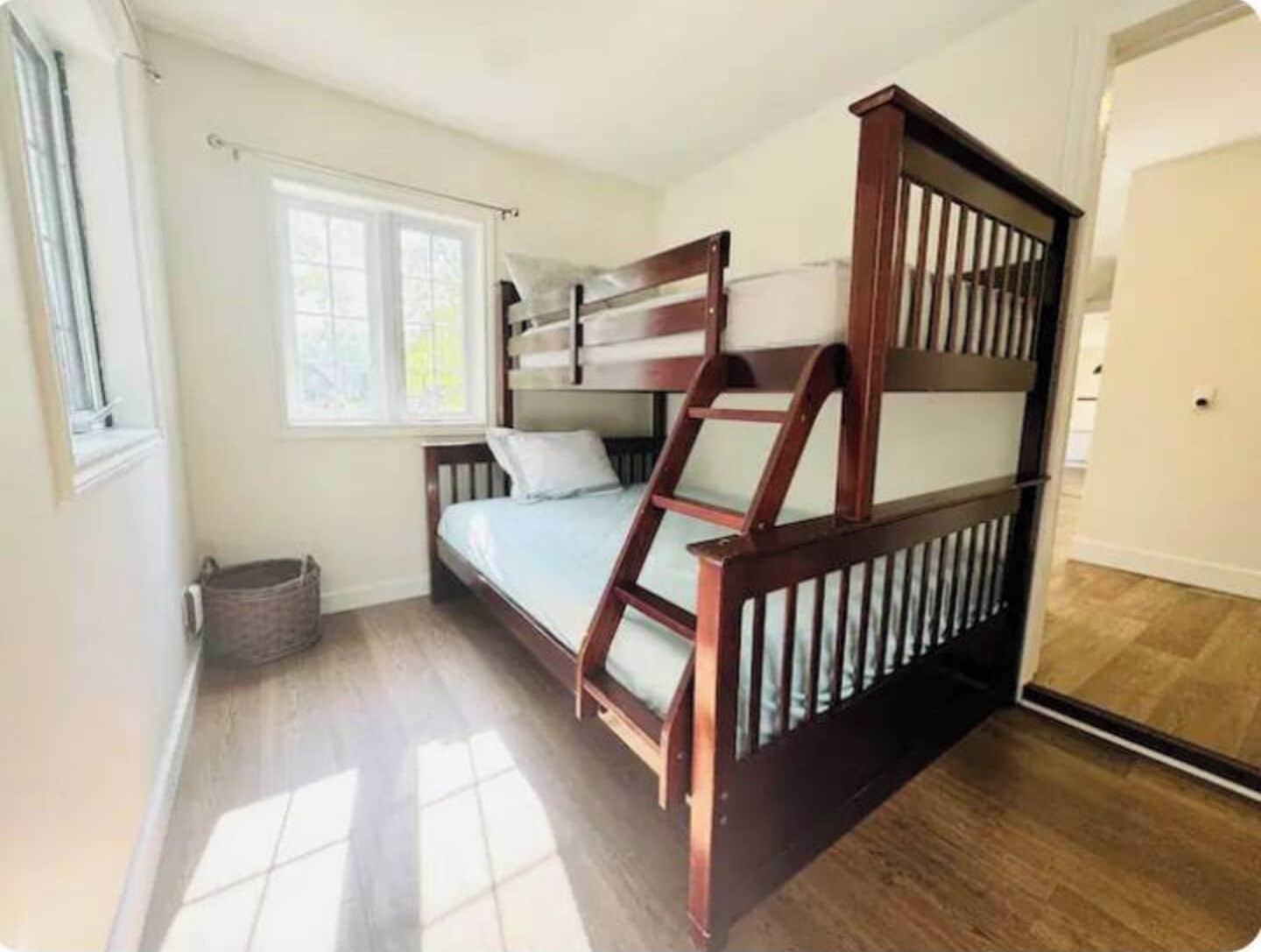 4 bedrooms, WiFi, bed sheets