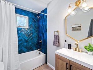Bruser, hårtørrer, håndklæder, Shampoo