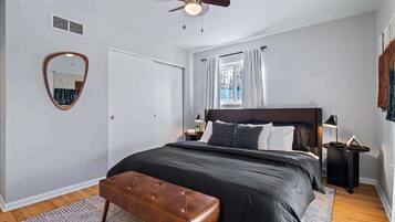 4 habitaciones, tabla de planchar con plancha y cuna de viaje