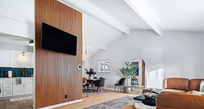 Hot Tub - Game Room - 4 Bedrooms -Gorgeous Remodel