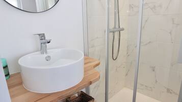 Douche, serviettes fournies